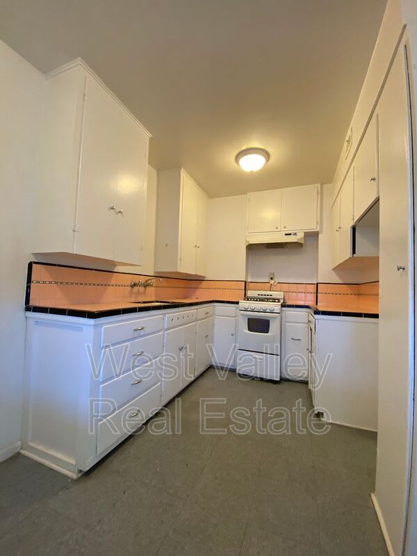 155 1/2 North – photo 5