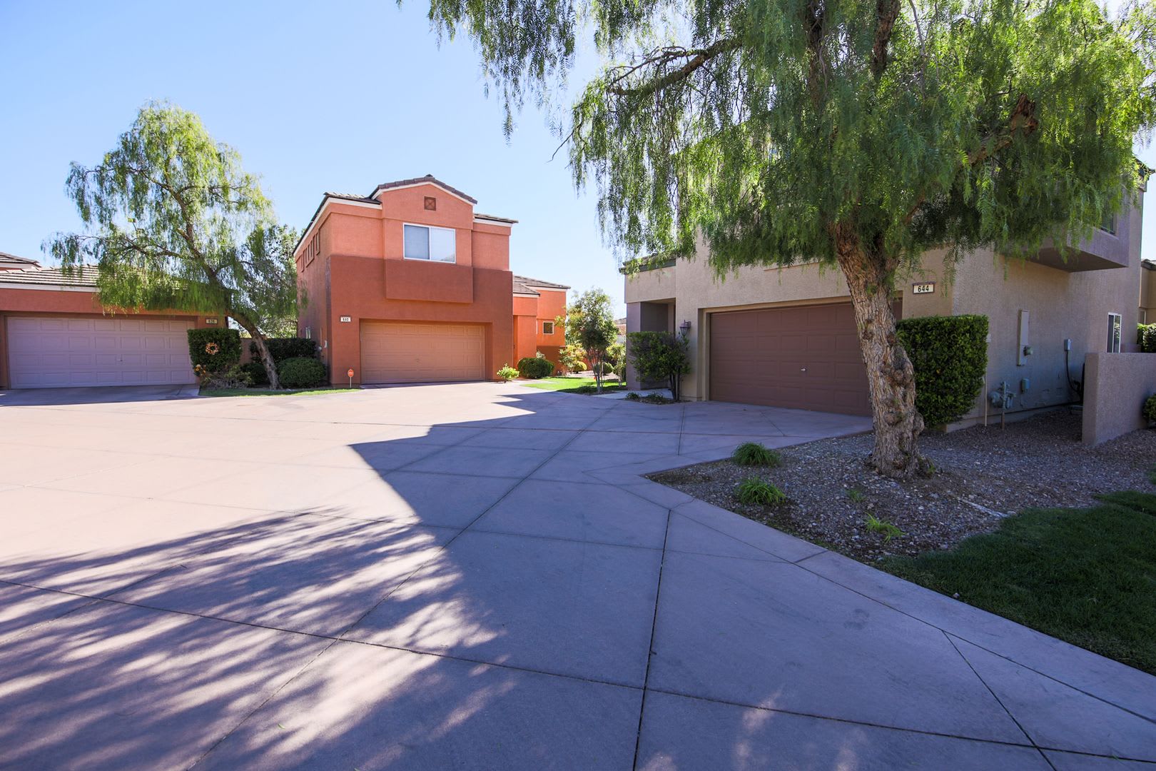 ELEGANT LUXURY RESIDENCE IN AN EXCLUSIVE GATED COMMUNITY IN SUMMERLIN – photo 3