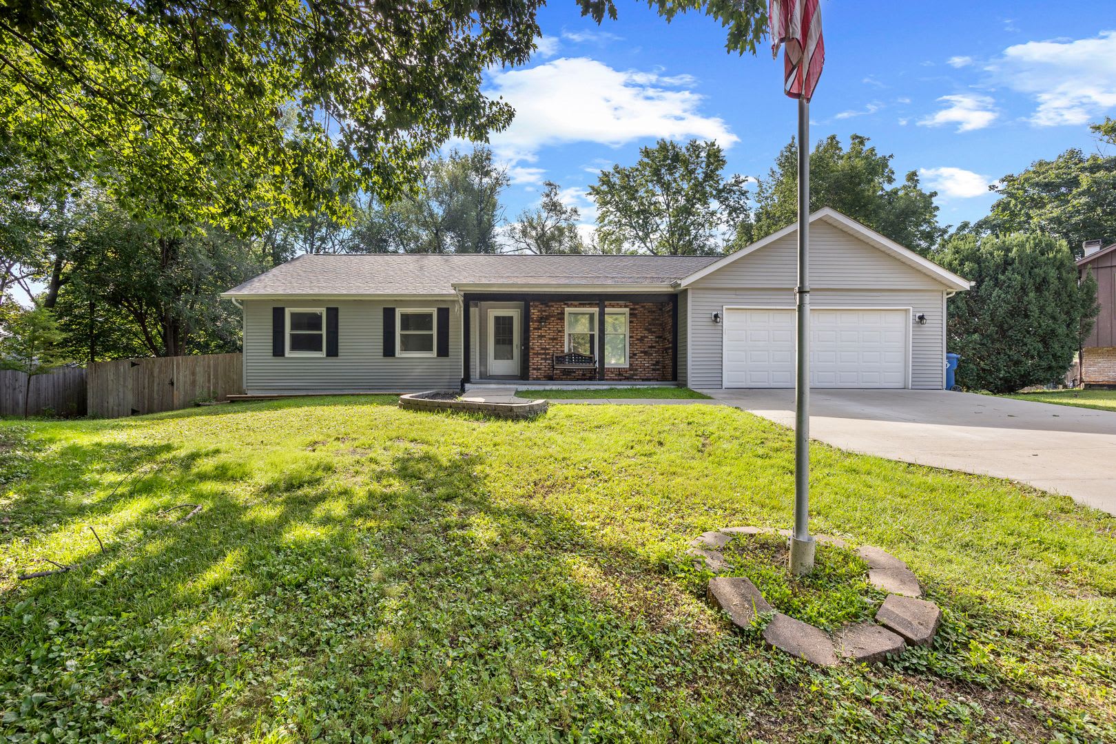 Newly updated 3 bedroom 2 bathroom home – photo 1