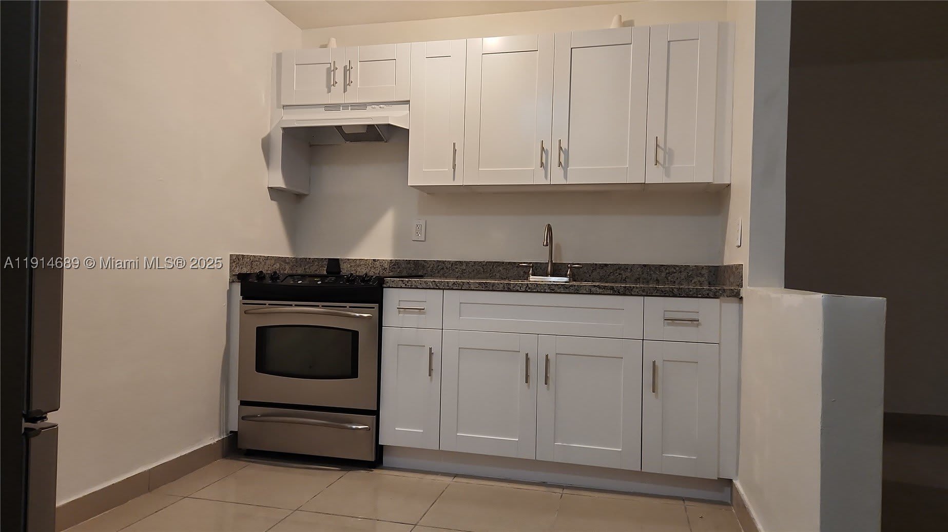 2400 Nw 10Th Ave – photo 5