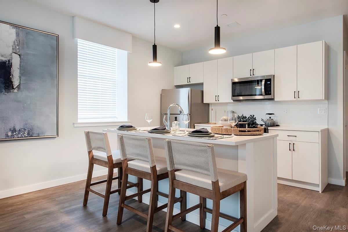 300 Carleton Avenue – photo 4