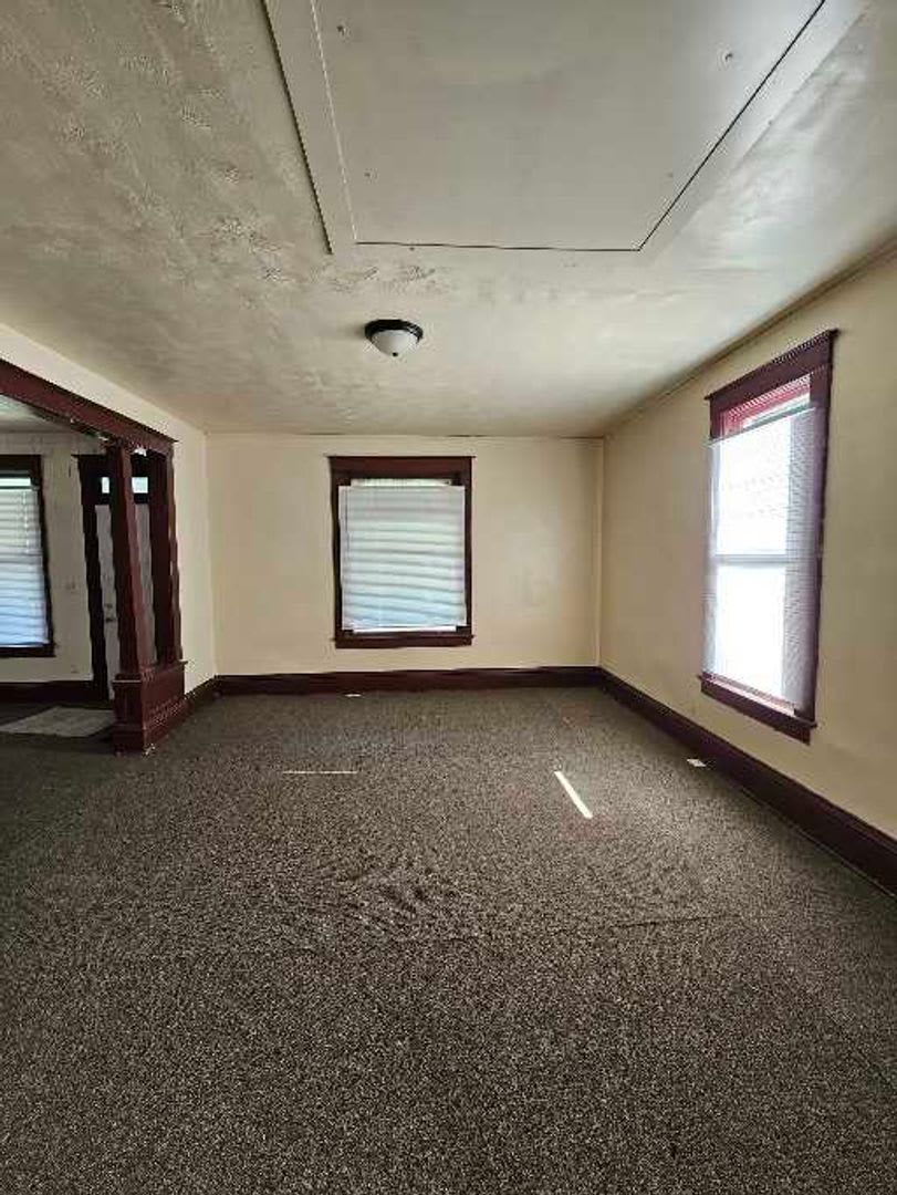 812 E Cantrell St 2 Bedroom 1 Bath With Option For 3Rd Bedroom On Main – photo 5