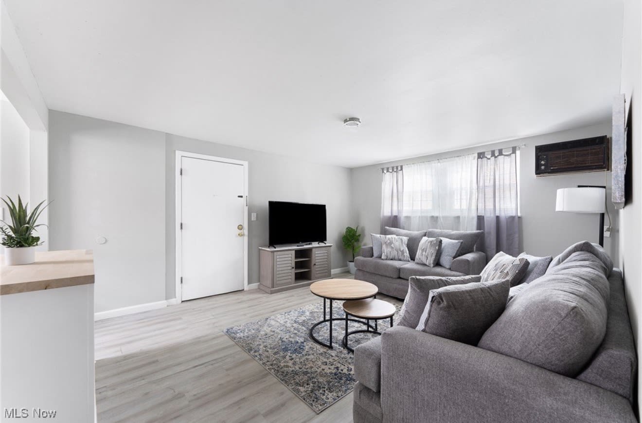 7123 Glendale Avenue – photo 4