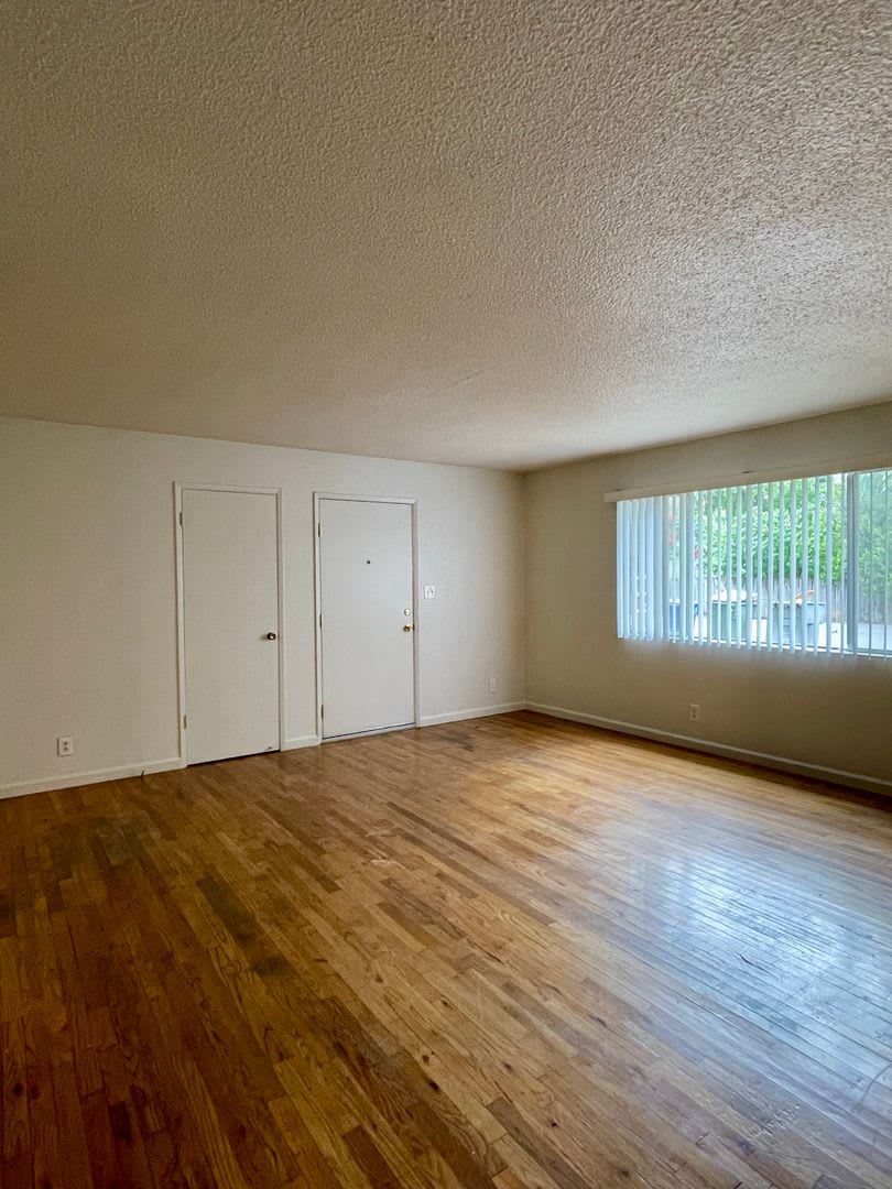 2 BED 1.5 BATH SINGLE DUPLEX – photo 2