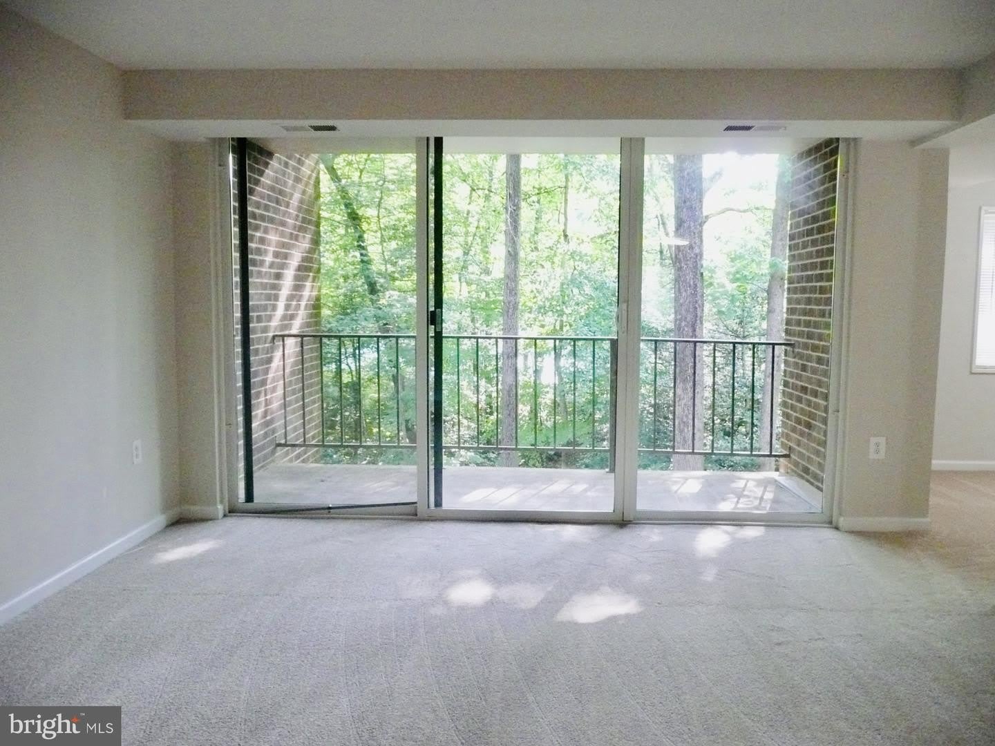1520 NORTHGATE SQ #11B – photo 4