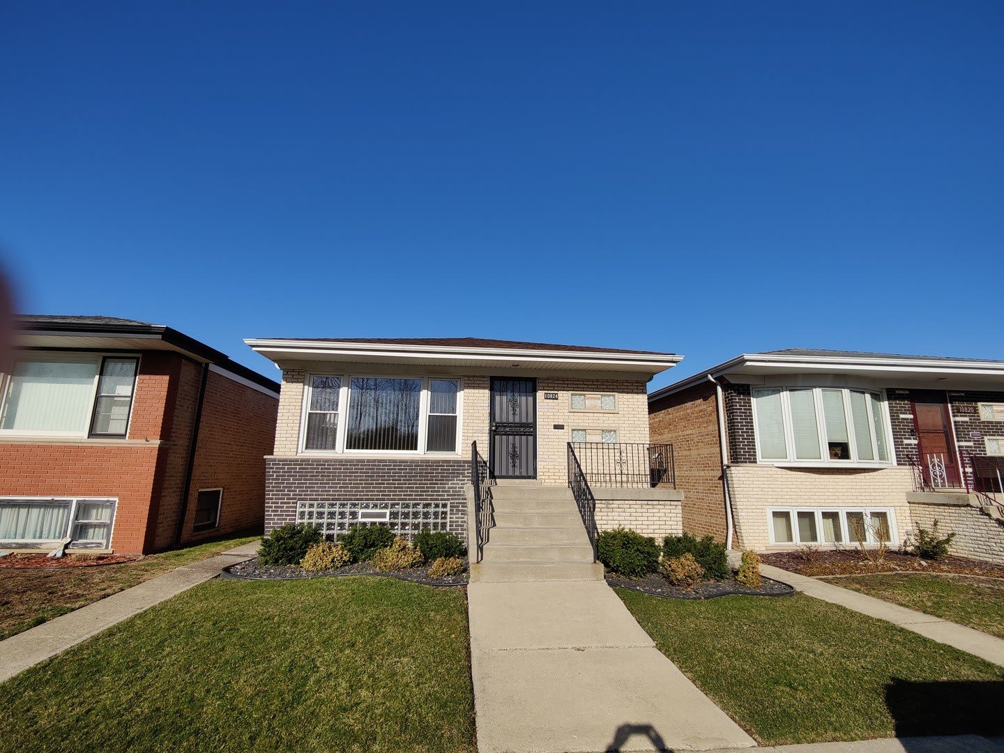 10824 S Sacramento Avenue – photo 1