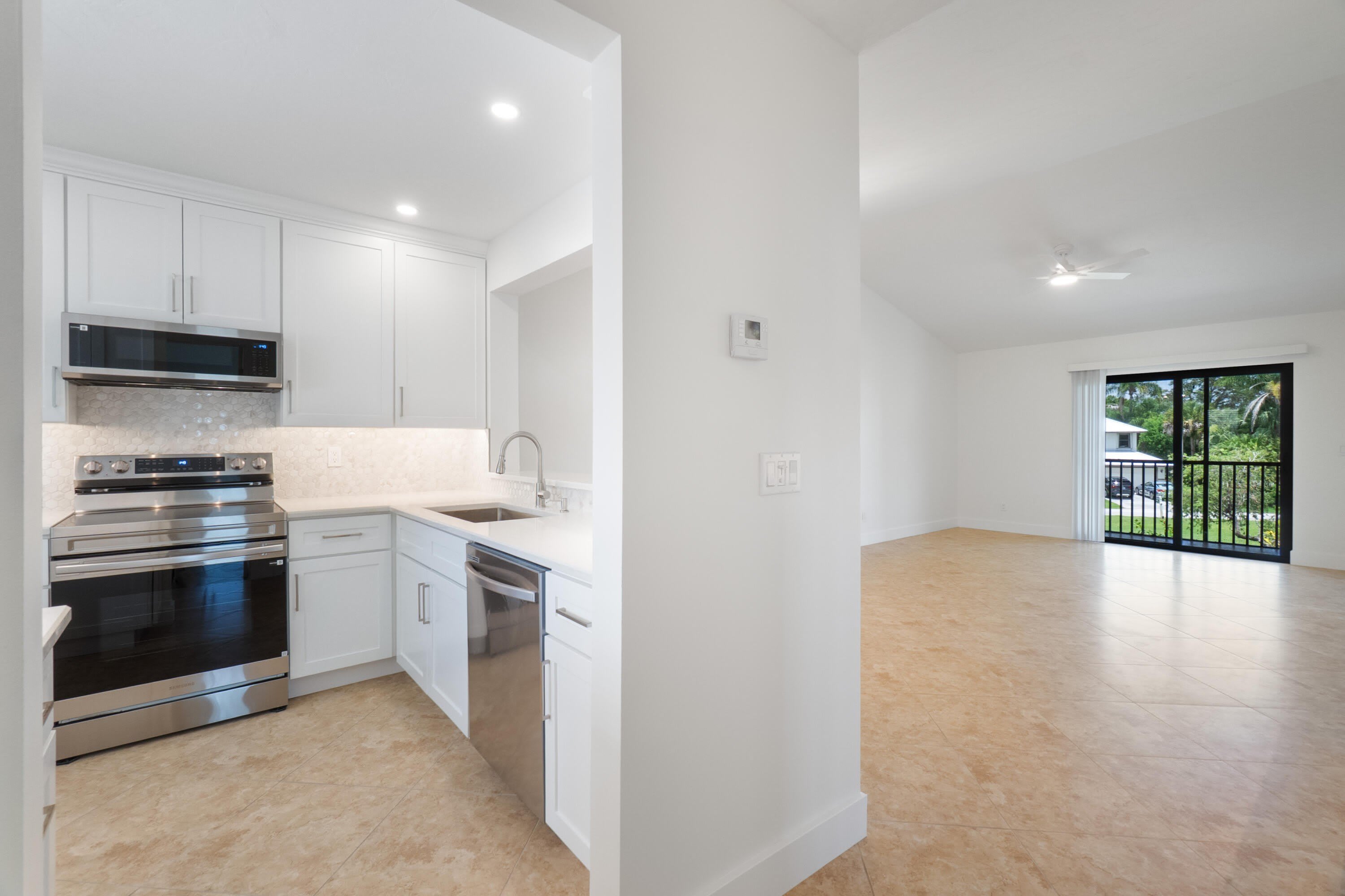 2061 NW 21ST Terrace – photo 5
