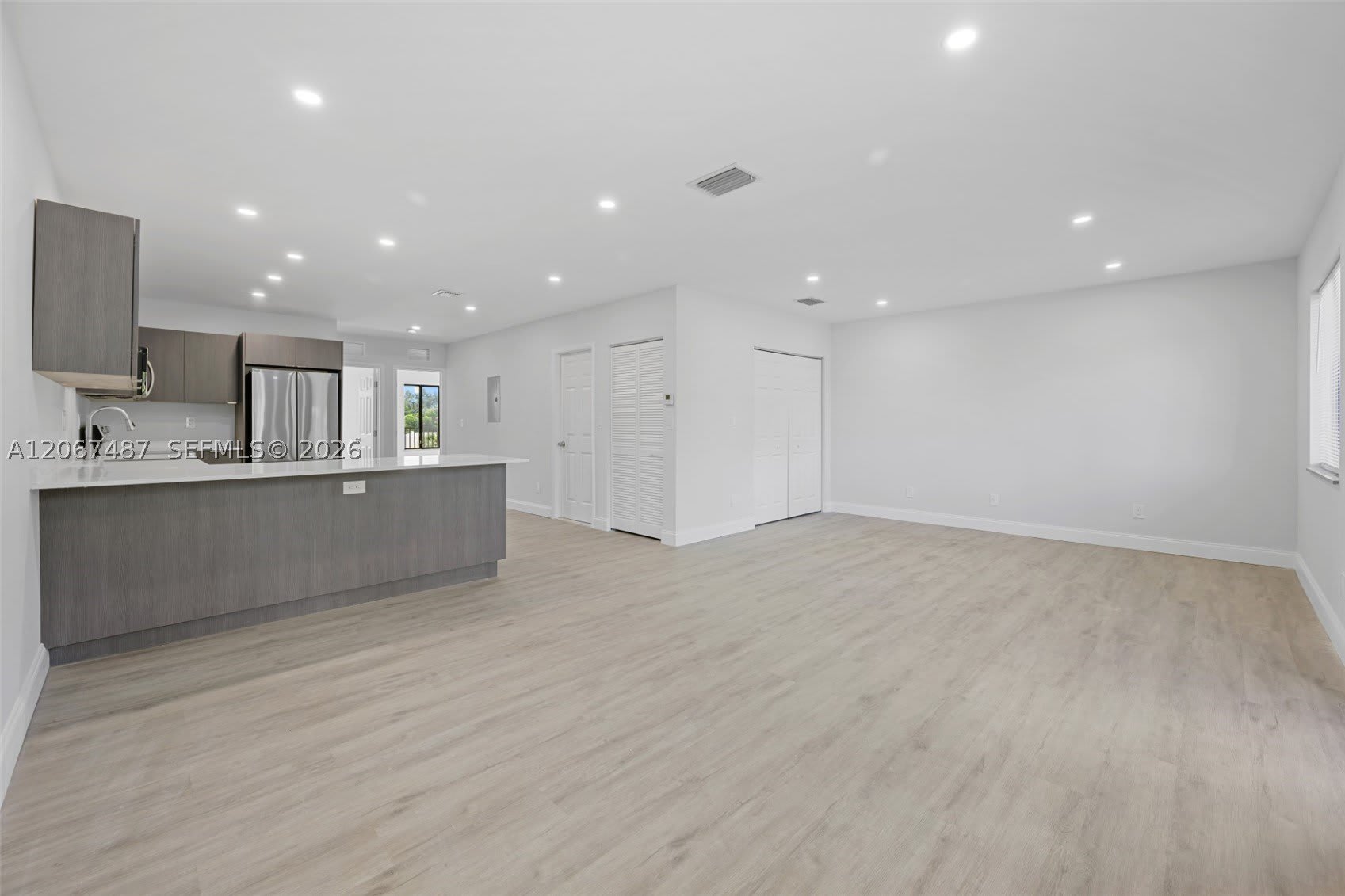 349 NW 40th St – photo 2
