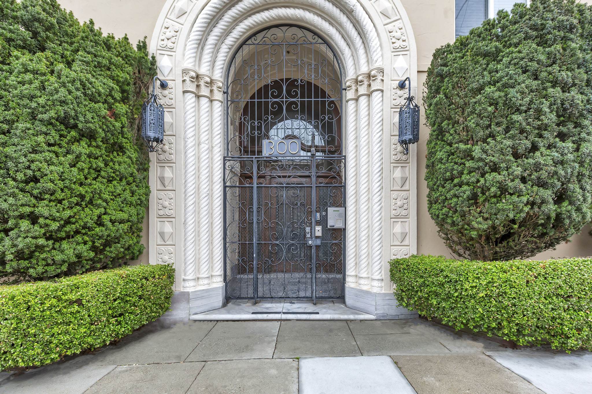 1300 26Th Avenue Apartments – photo 2