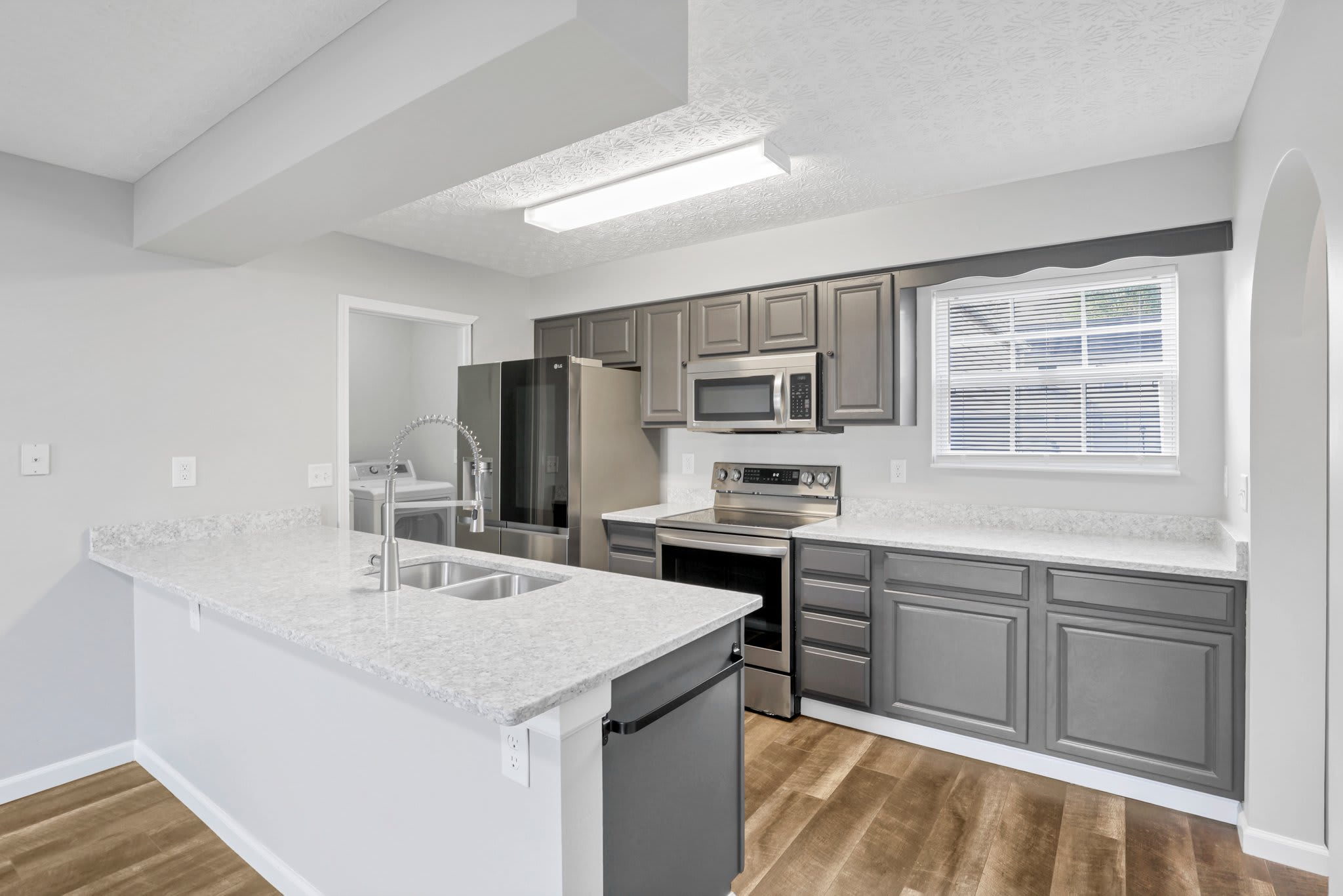 920 Sara Ct – photo 4