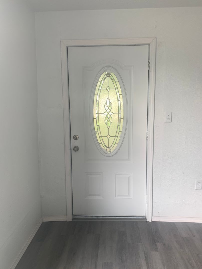 Recently Remodeled 2 Bedroom 1 Bathroom Home – photo 2