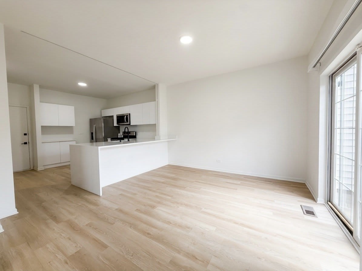 1089 Ellsworth Drive – photo 2