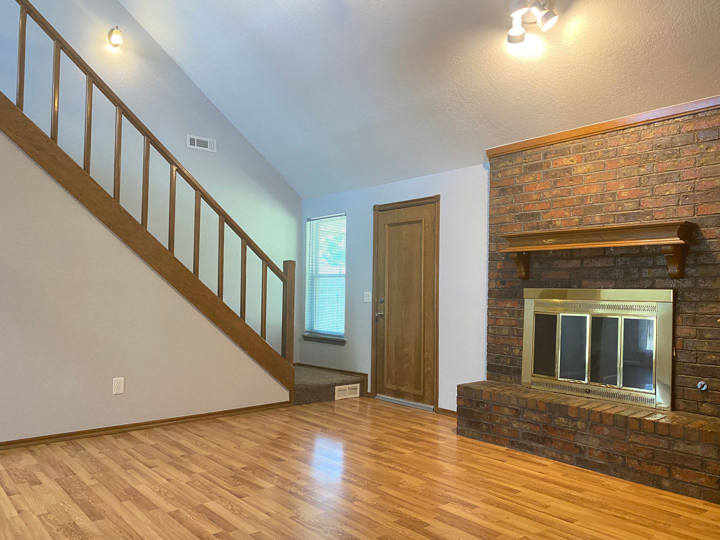 Coming Soon! Absolutely Gorgeous Home in Moore with Spacious Open Layout!! – photo 2