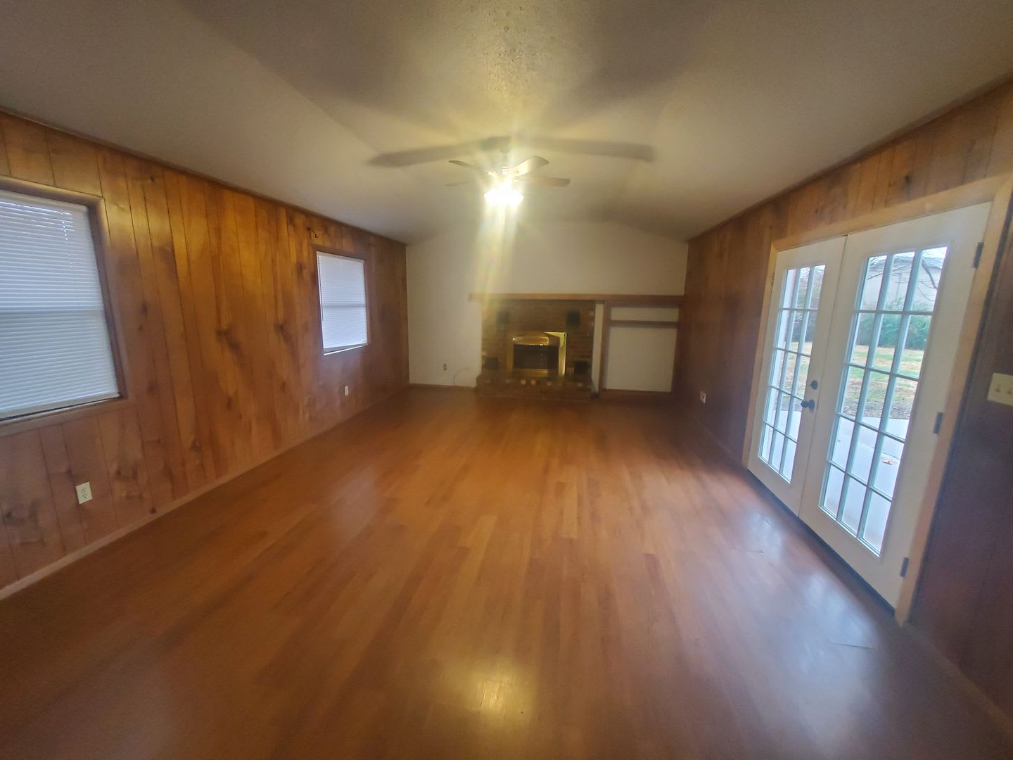 Nice 4 bedroom 1.5 bath home close to U of A and I-49 – photo 2