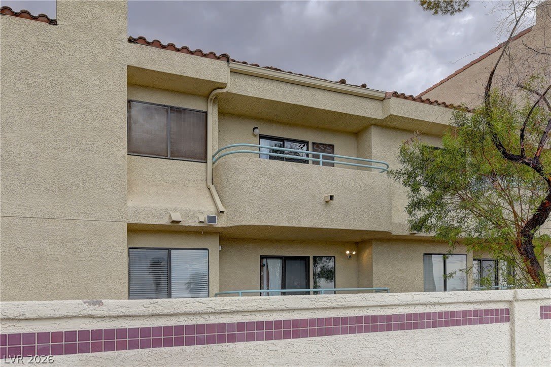 820 N Sloan Lane – photo 3