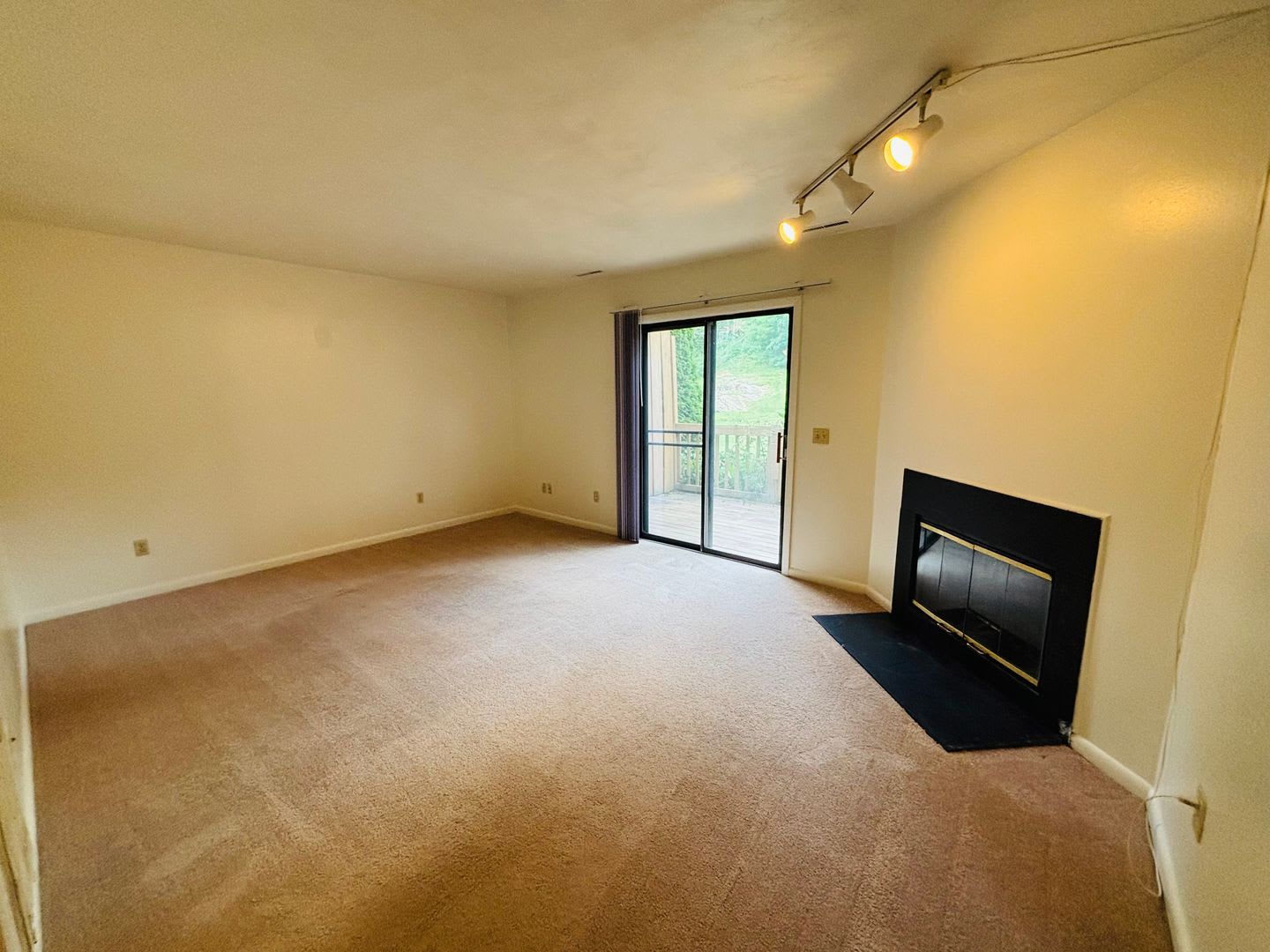 2 Bedroom 2 5 Bath Townhouse – photo 3