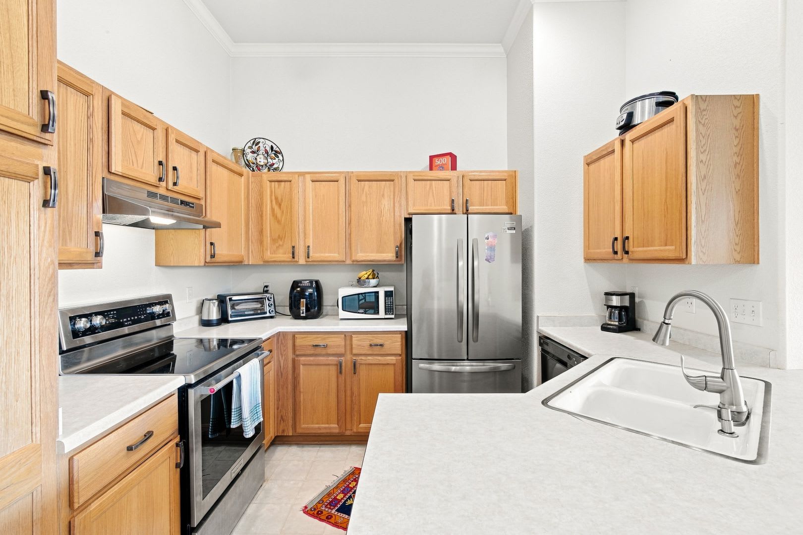 2 bed 2 bath townhouse with private balcony and great amenities~ – photo 3