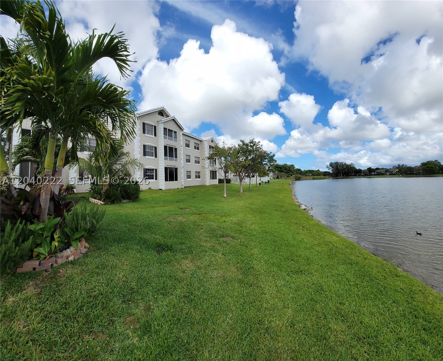 2811 N Oakland Forest Dr – photo 2