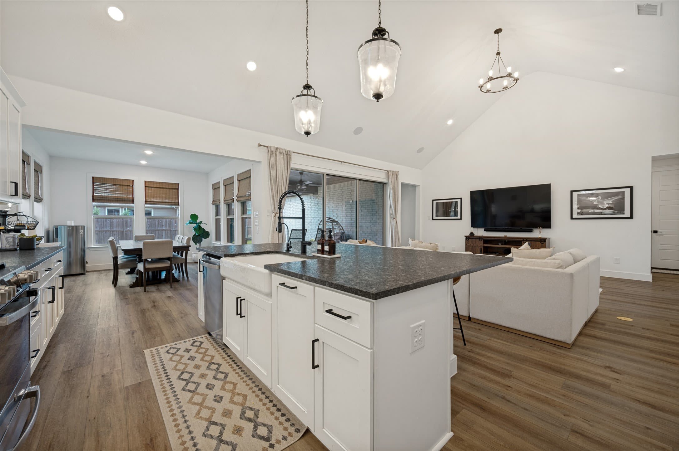 724 Danbury Street – photo 2