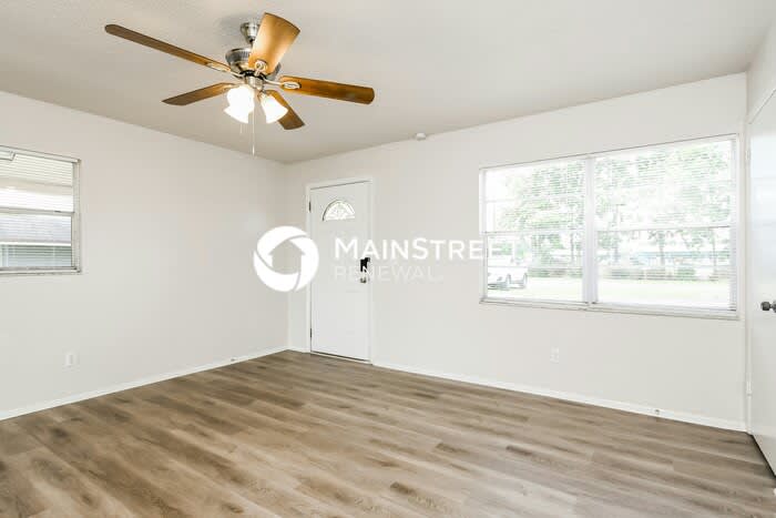 3810 High Street Northeast – photo 5