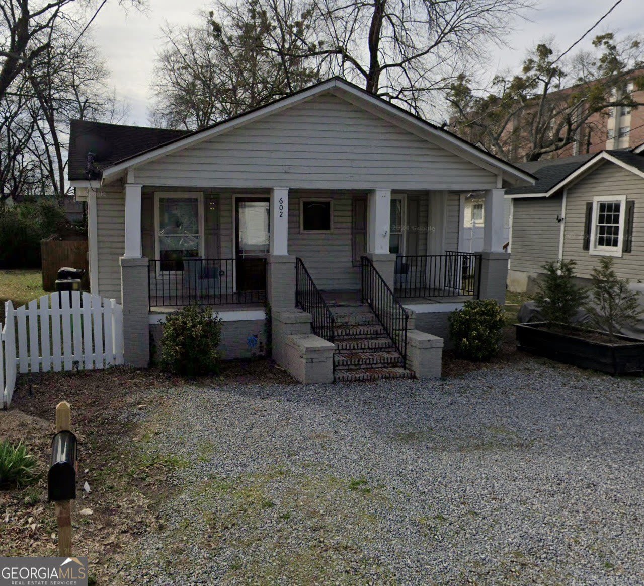 602 W 10th Street NE – photo 1