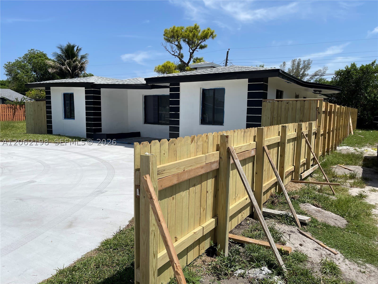 2514 Nw 4Th St – photo 3