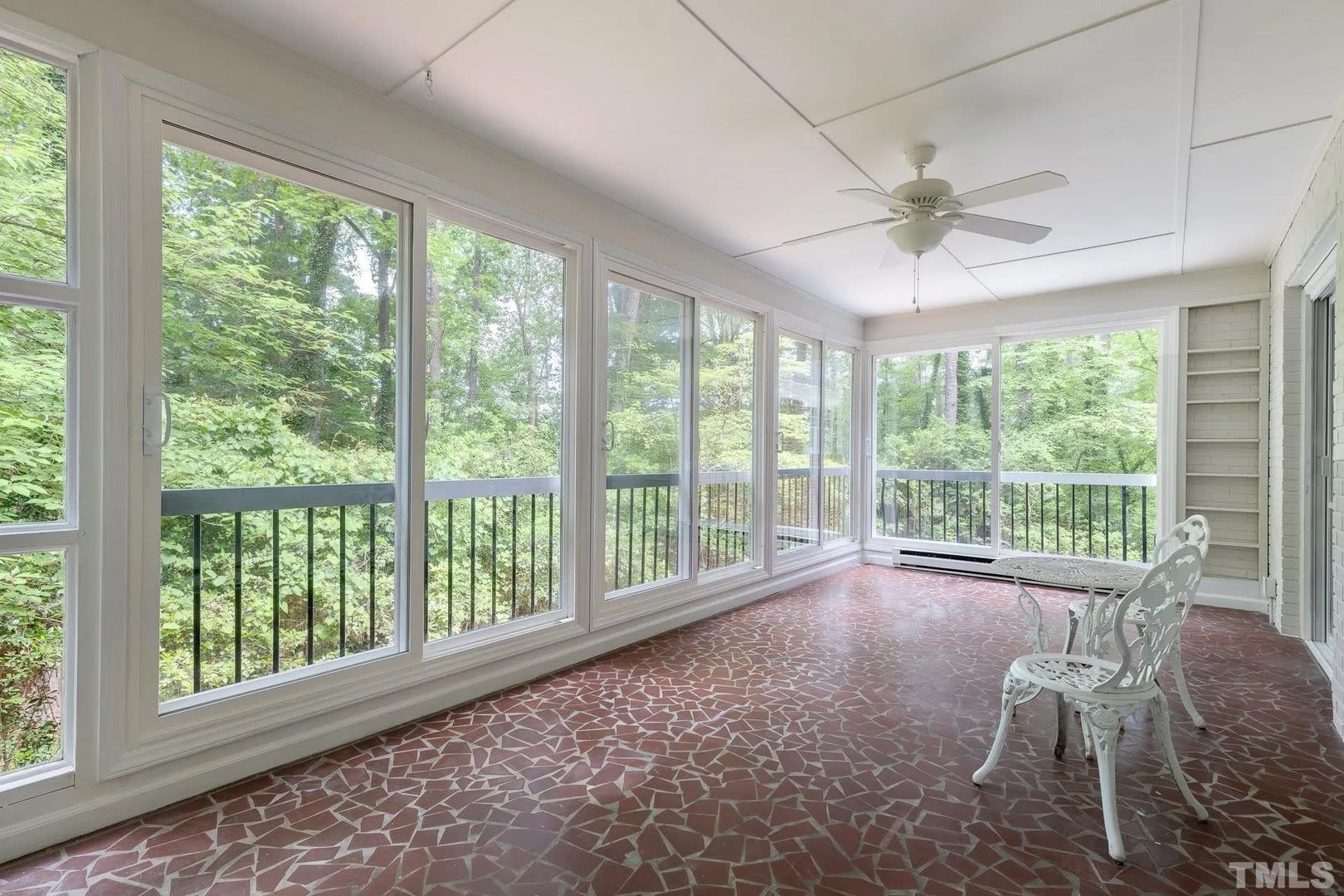 Room In 5 Bedroom House At 4600 Joyner Pl – photo 1