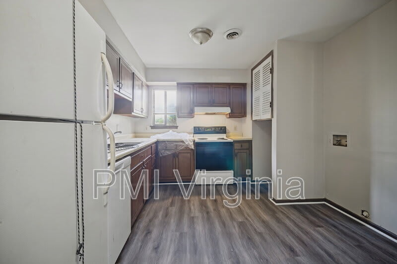 1474 E Tanners Creek Dr – photo 4