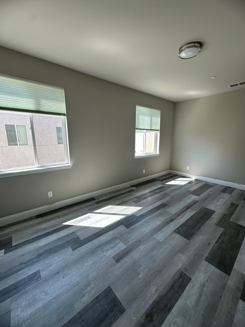 LARGE FOUR BEDROOM HOME IN SALT CREEK – photo 4