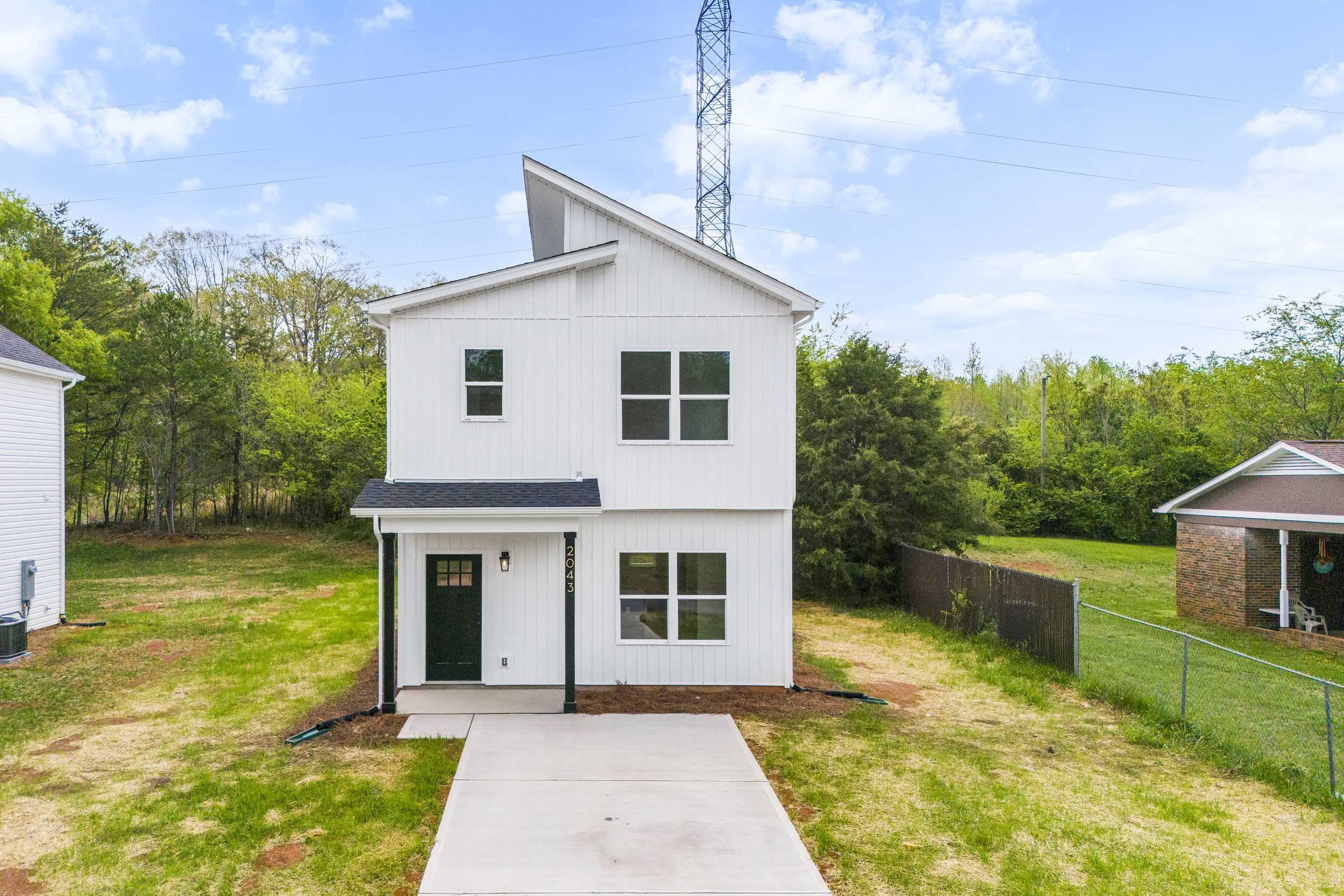 2043 Greenoak Drive – photo 1