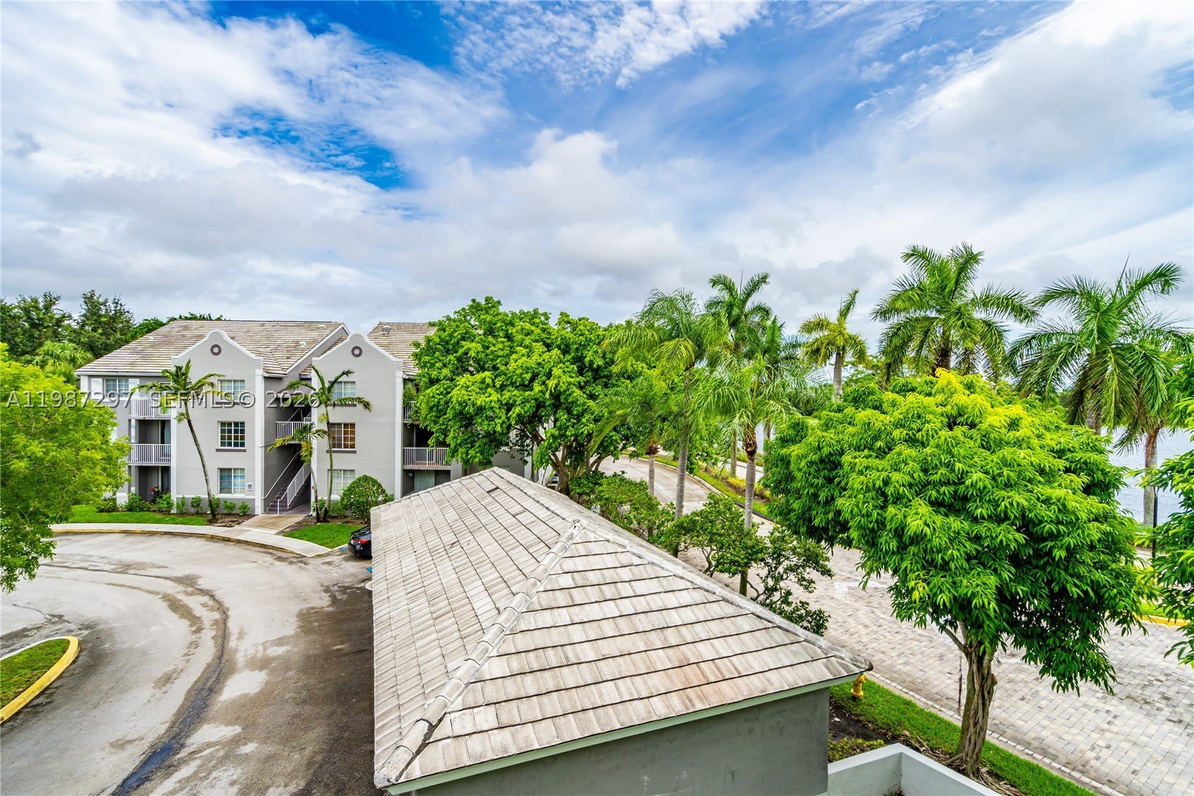 11185 SW 6th St – photo 5
