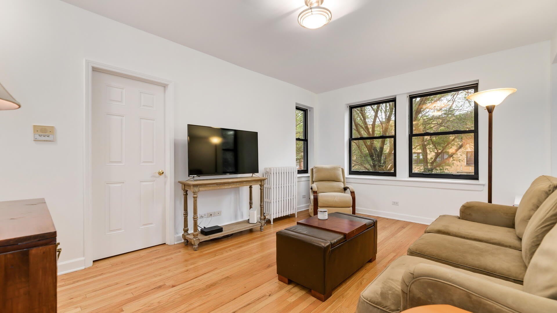 1850 W Lunt Avenue – photo 3