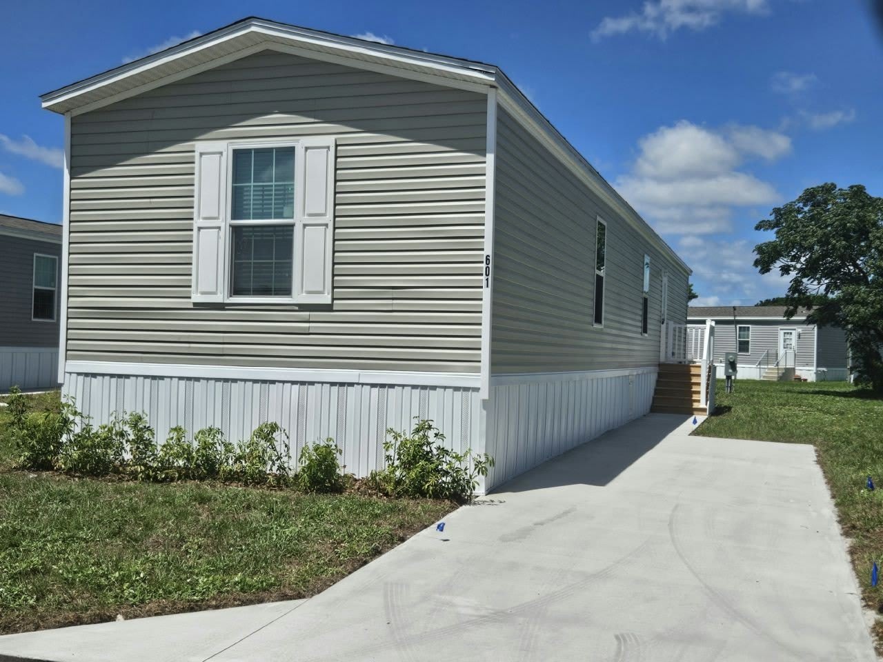 601 Suwanee Drive – photo 1