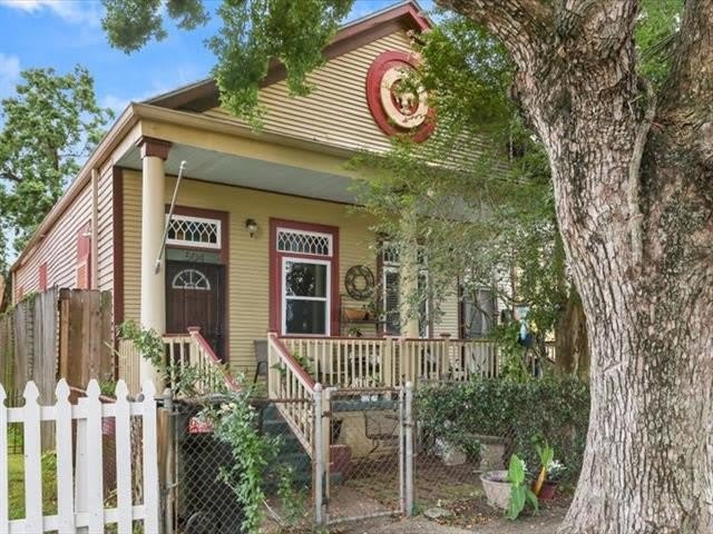 504 DIANA Street – photo 1