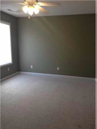 3 bedroom, 2.5 bath Townhouse: Oaklawn Park! Available this October! – photo 5