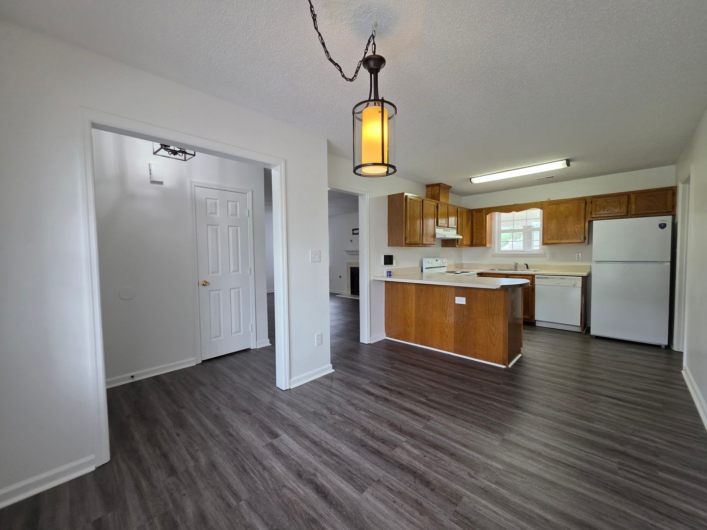 Freshly Updated 4-Bedroom Home on a Spacious Corner Lot in Horse Creek Farms – photo 5