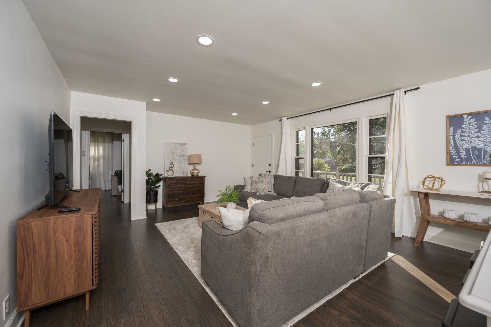 Fully Renovated Single Level Ranch With An Abundance Of Outdoor Space And Parking – photo 5