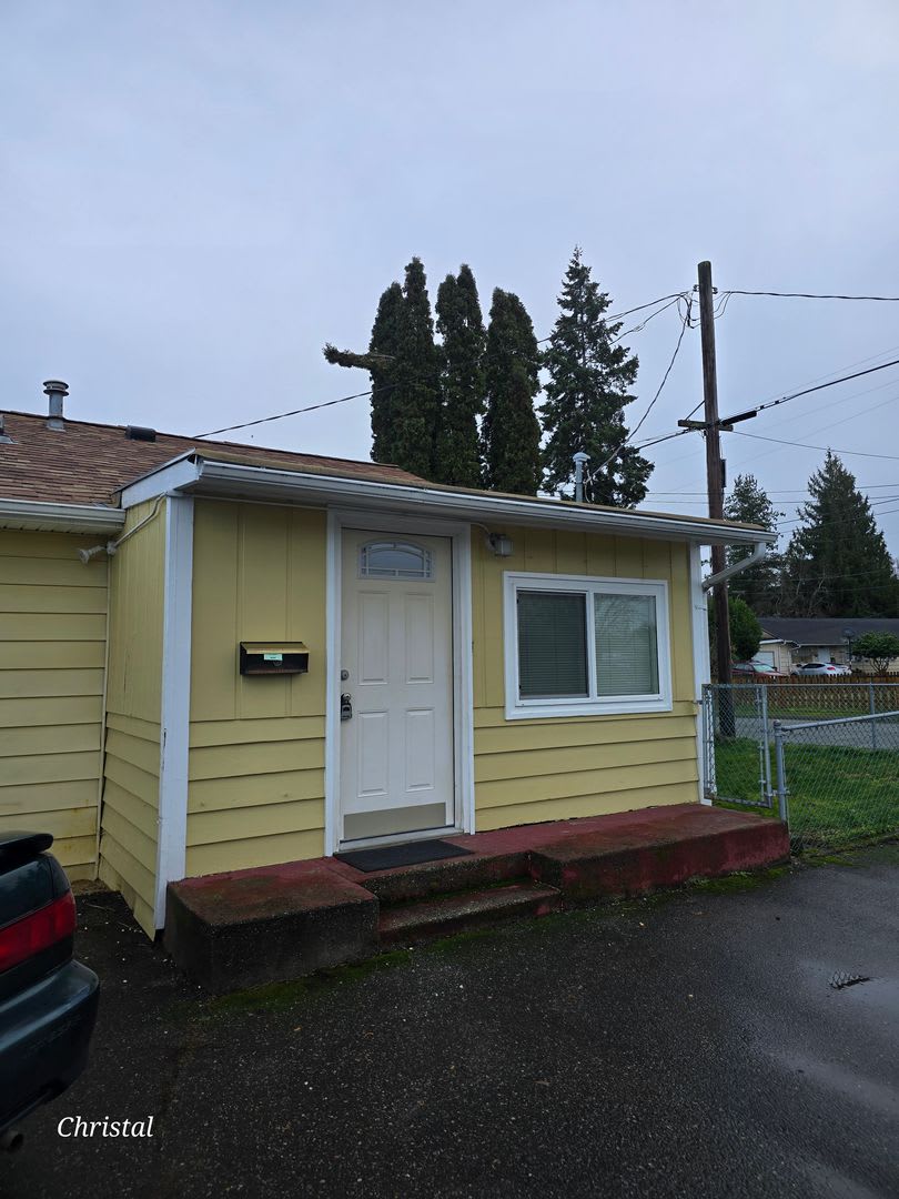3 Bedroom in Bremerton – photo 2