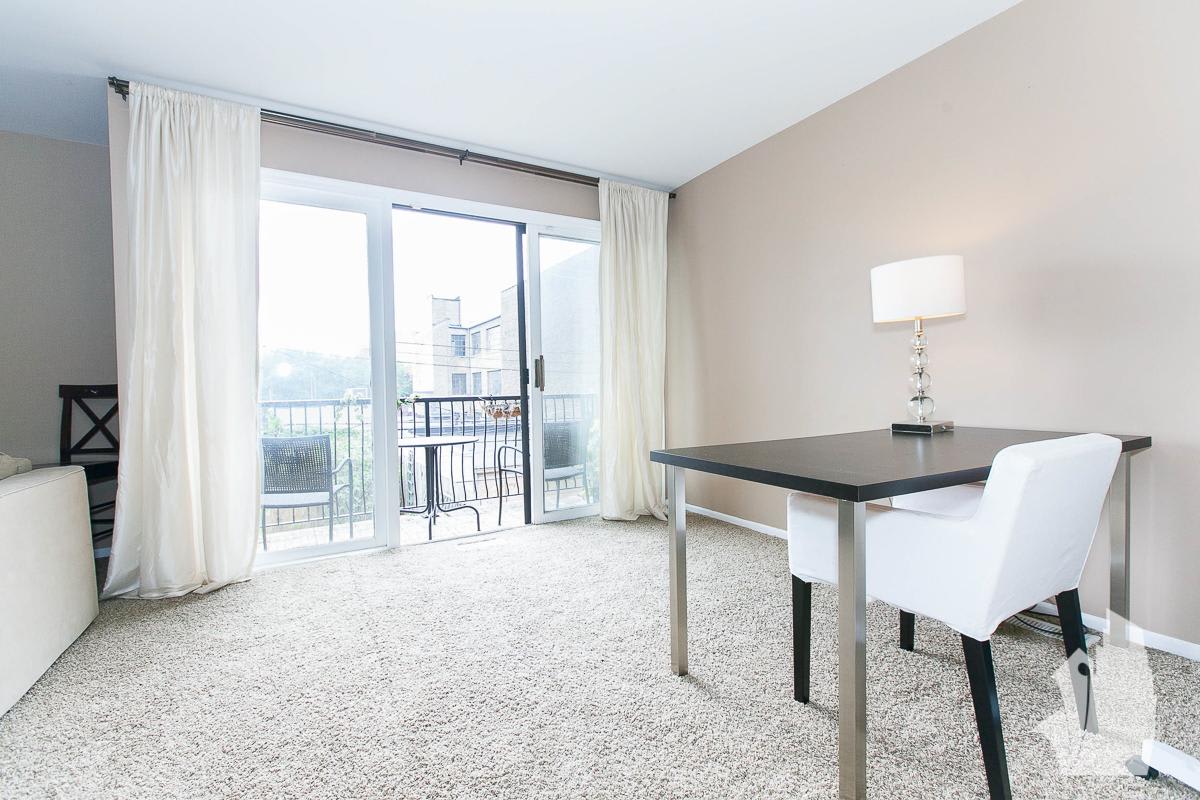 1330 N La Salle Dr – photo 2