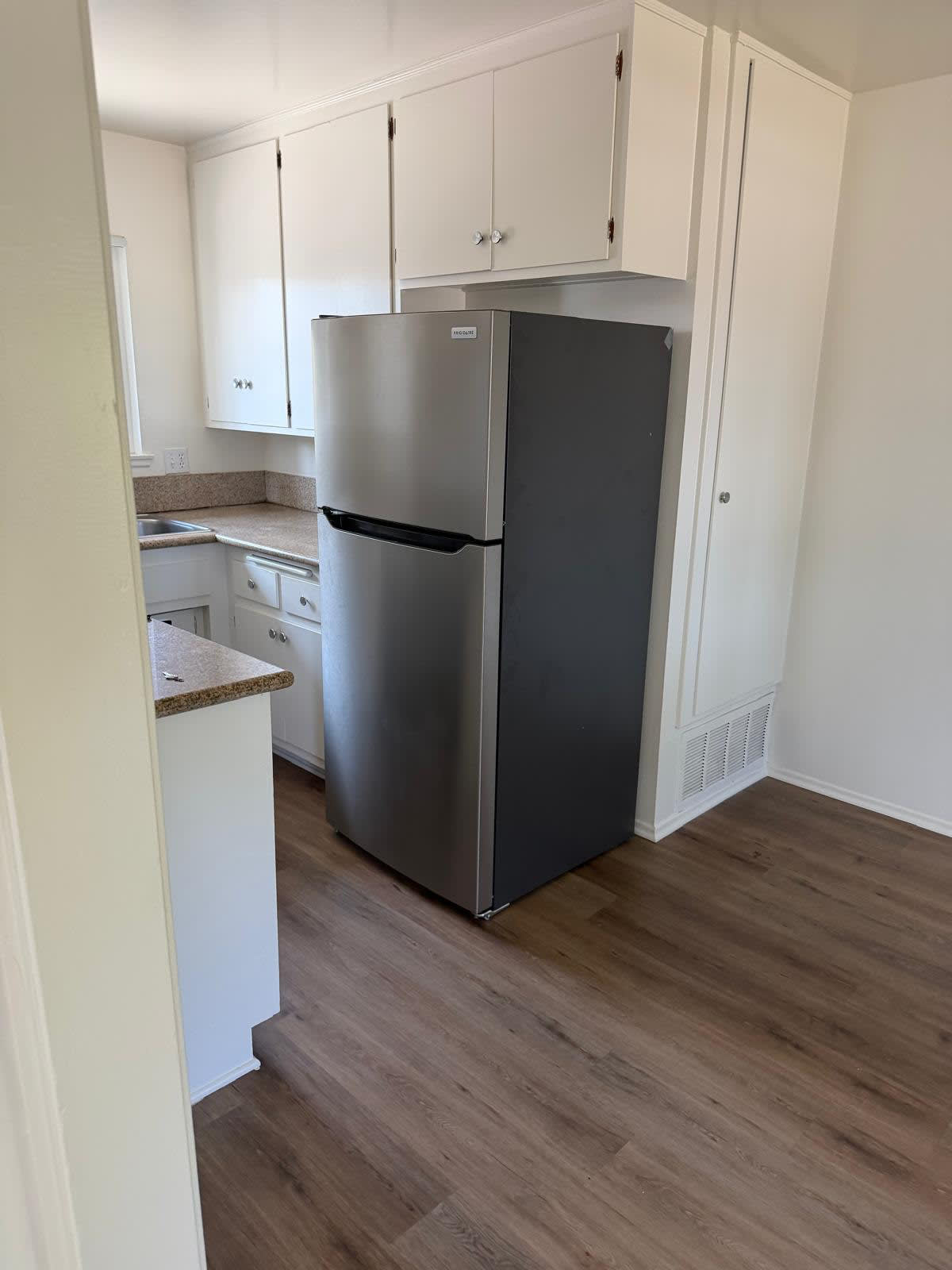 393 N Oak St – photo 5