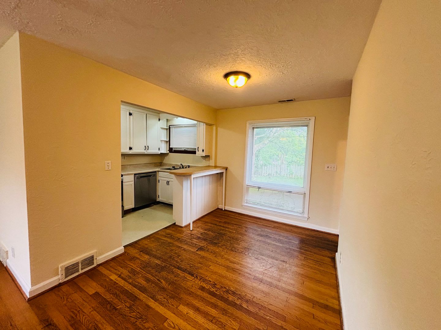 4 Bedroom 1 Bath House – photo 4