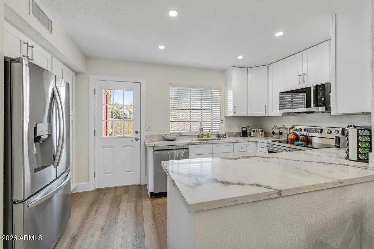 4901 E Kelton Lane – photo 5