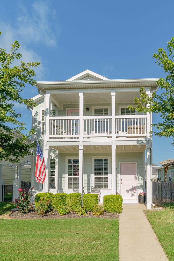 Beautiful 4 Bedroom 3 5 Bathroom Home In The Rupple Row Neighborhood Available In July – photo 1