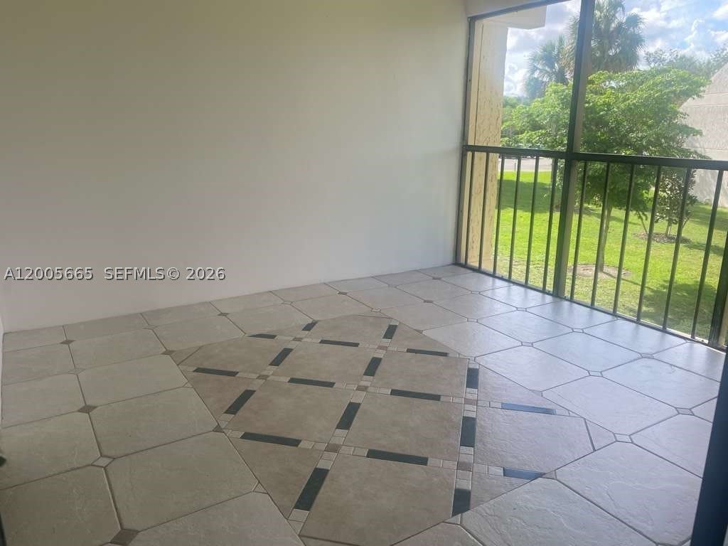 220 Lakeview Dr – photo 3