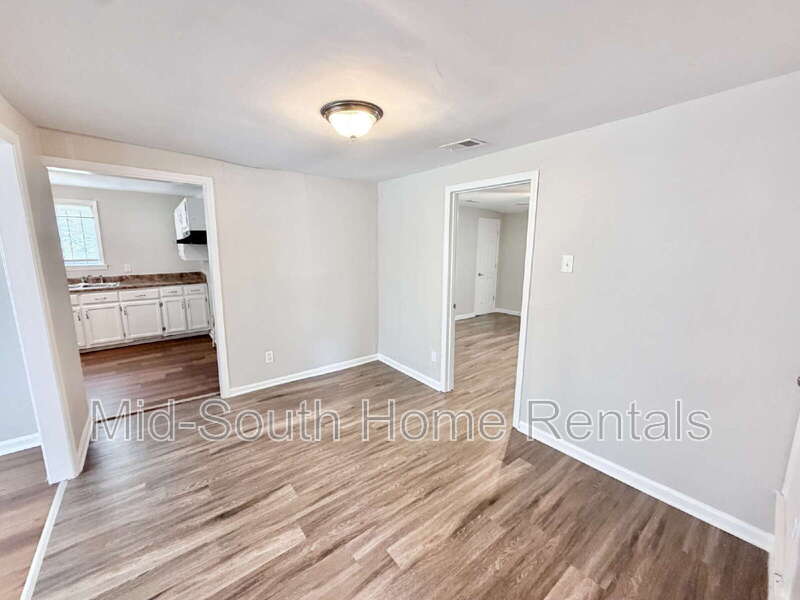 858 Eyers Rd – photo 4