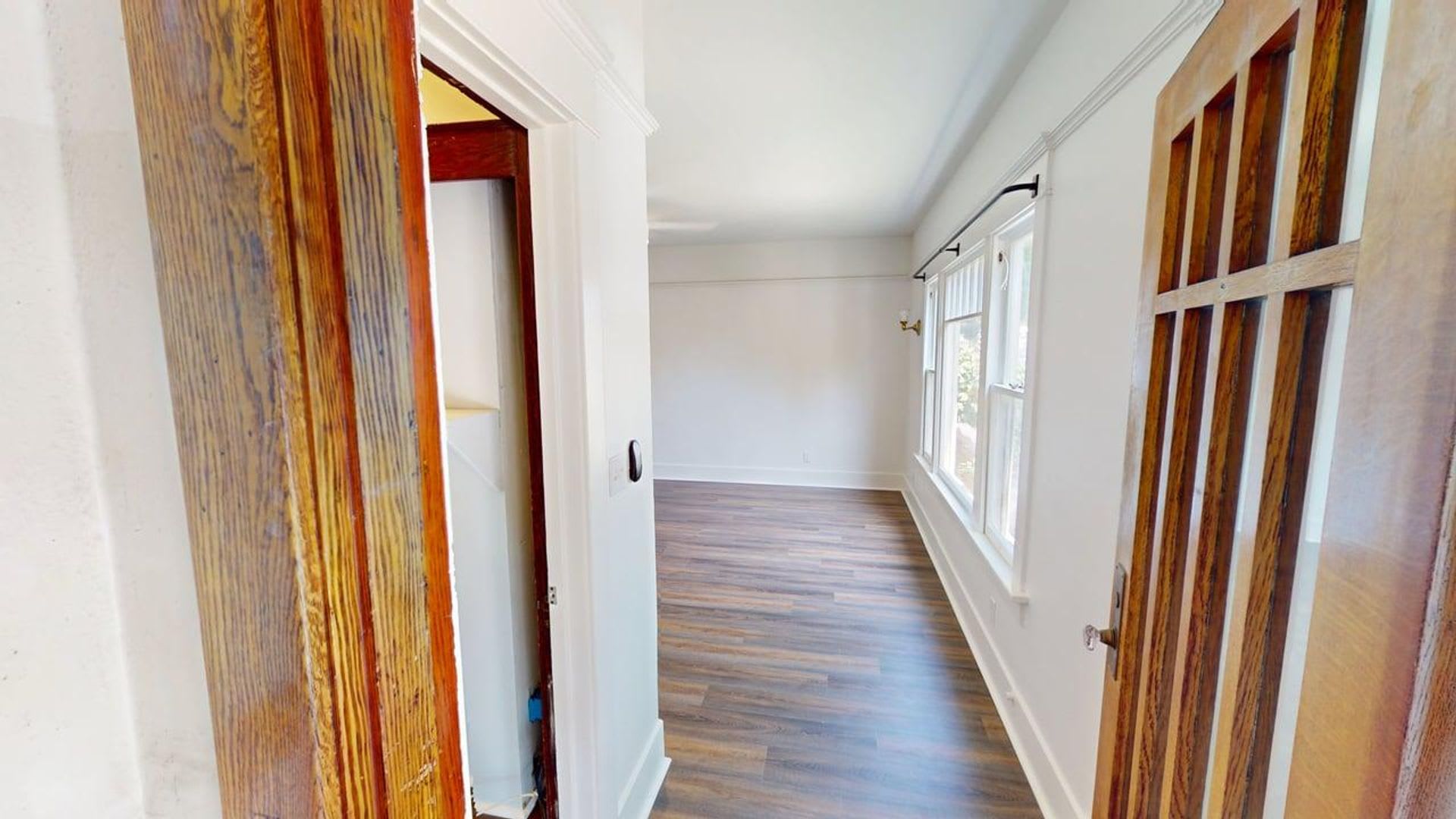 Upstairs One Bed One Bath at the Charming Vanderbilt Apartments! – photo 3