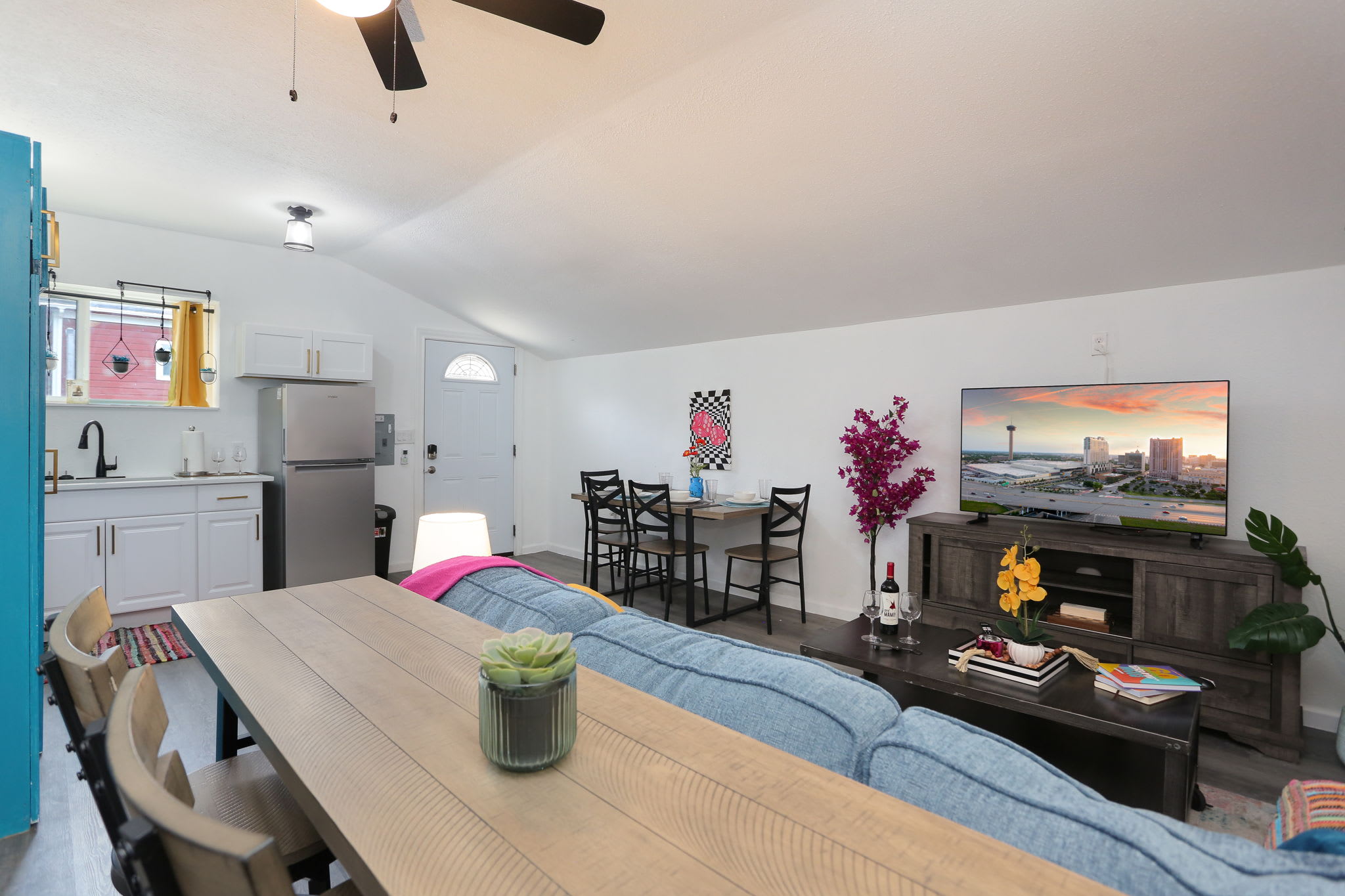 319 East Courtland Place – photo 5