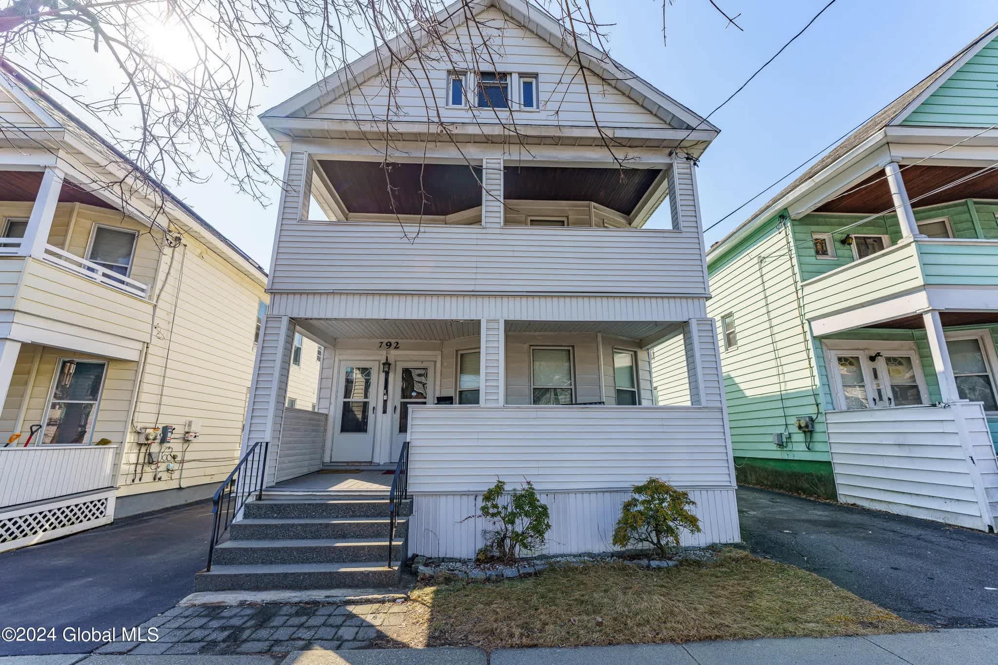 792 Washington Avenue – photo 1