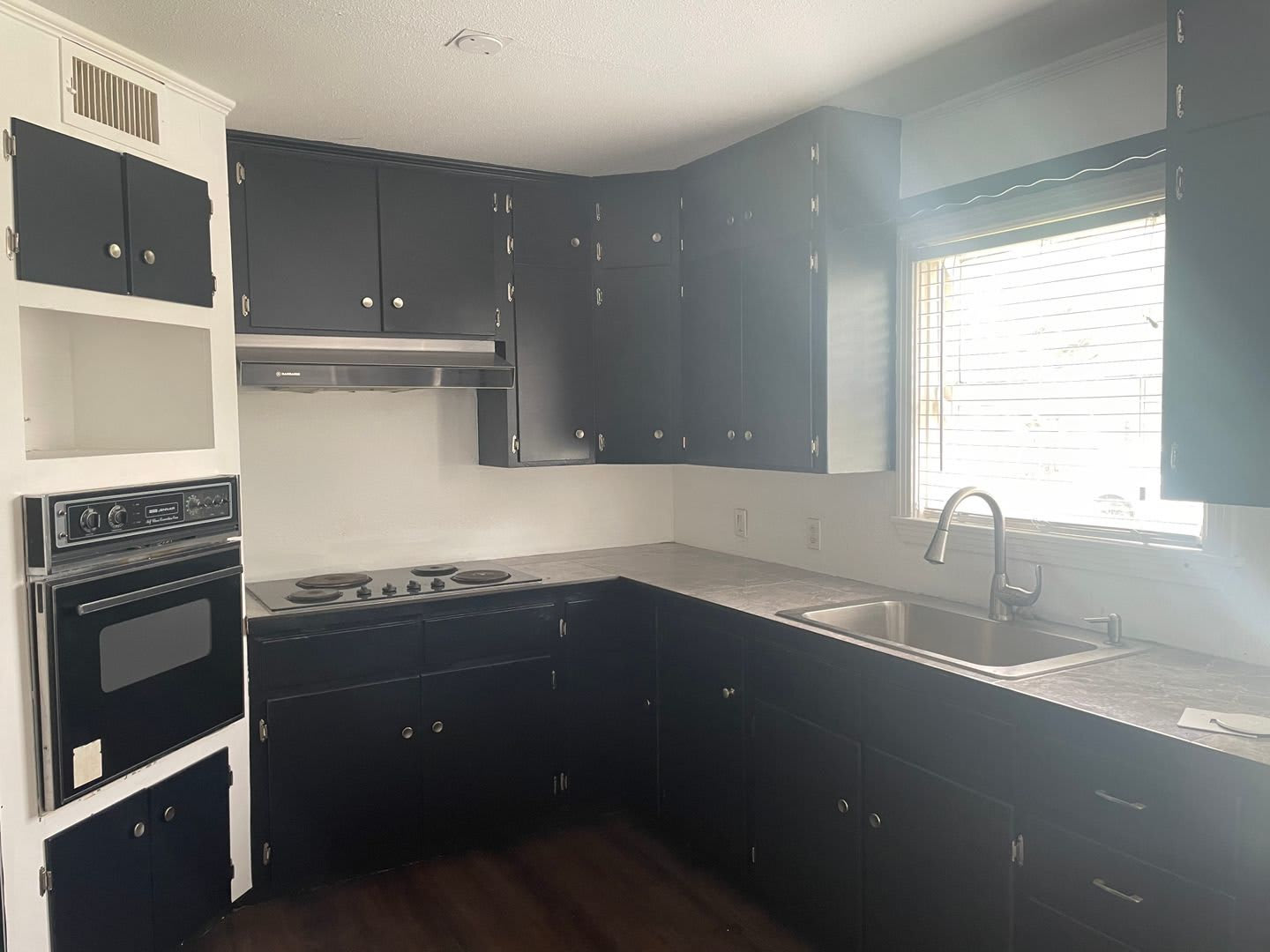 Centrally Located 3-Bedroom Home with Additional Back Apartment – photo 5