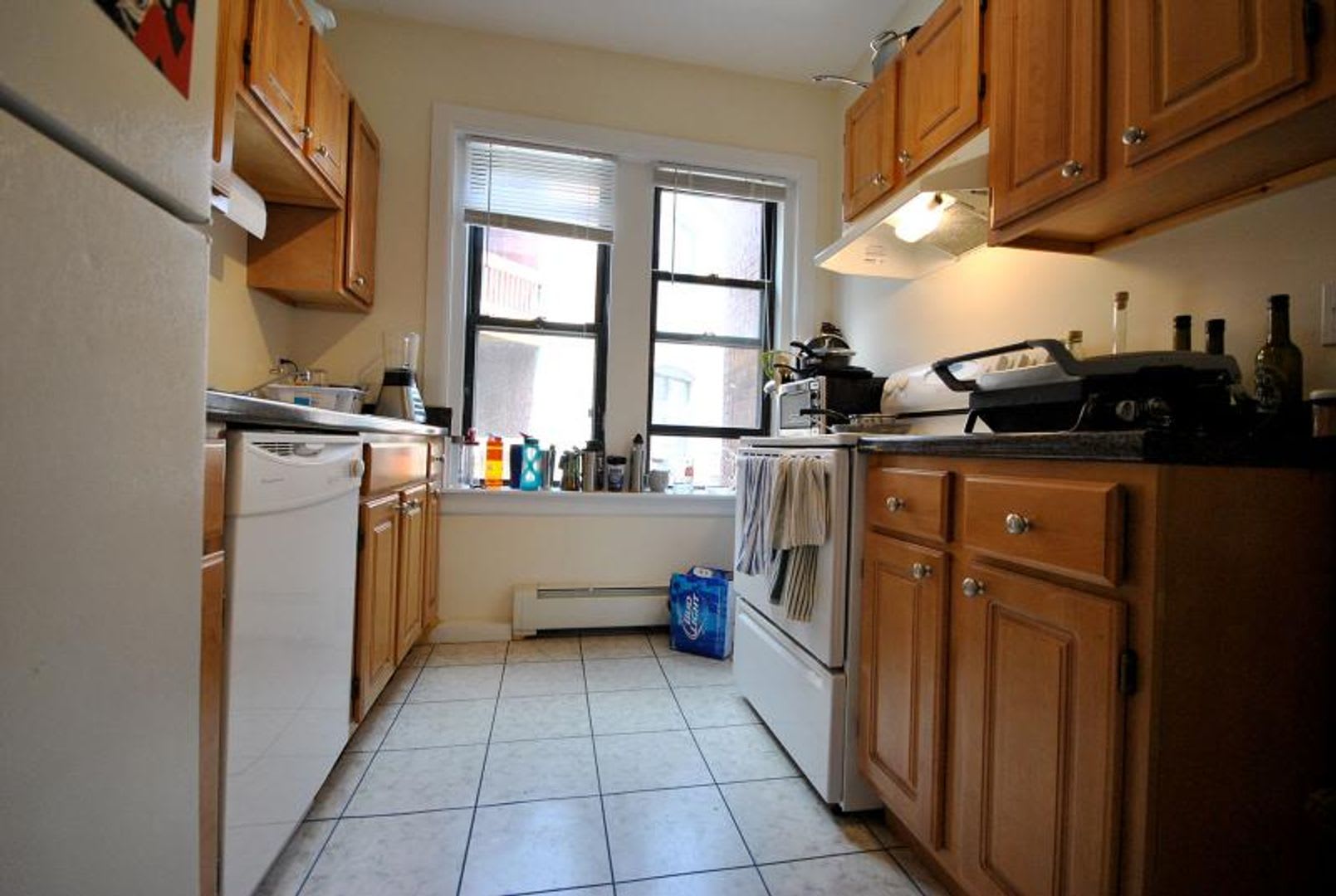 No Brokers Fee Unit on Cleveland Circle, Central Heat, Laundry, on a Site, Parking for Rent, Eat-in Kitchen – photo 5